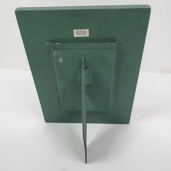 Green Wood Picture Frame With Metal Fish Accents 3" x 4.5" Photo Opening - Picture 3 of 9